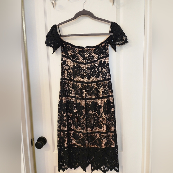 Express Lace off-the-shoulder dress - Picture 2 of 3